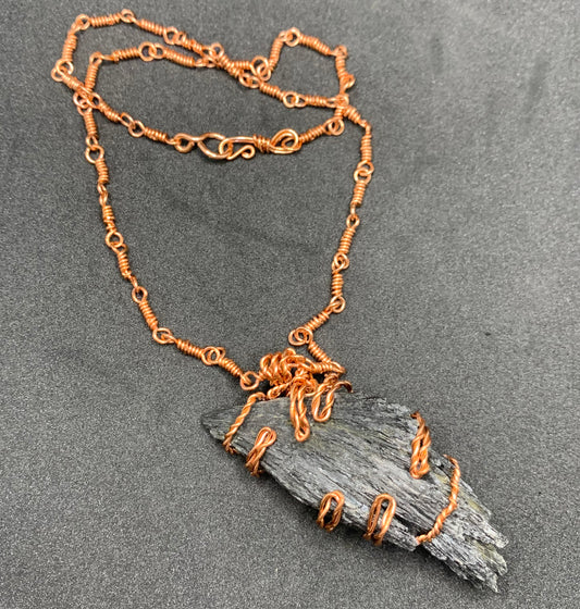 'Grisescens' Black Kyanite Necklace